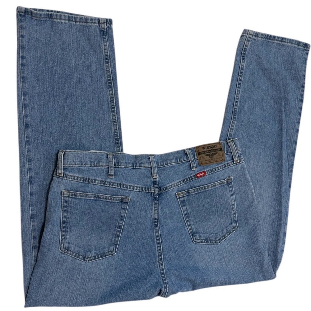 Vintage Wrangler Men's Light Blue Relaxed Jeans 38x30